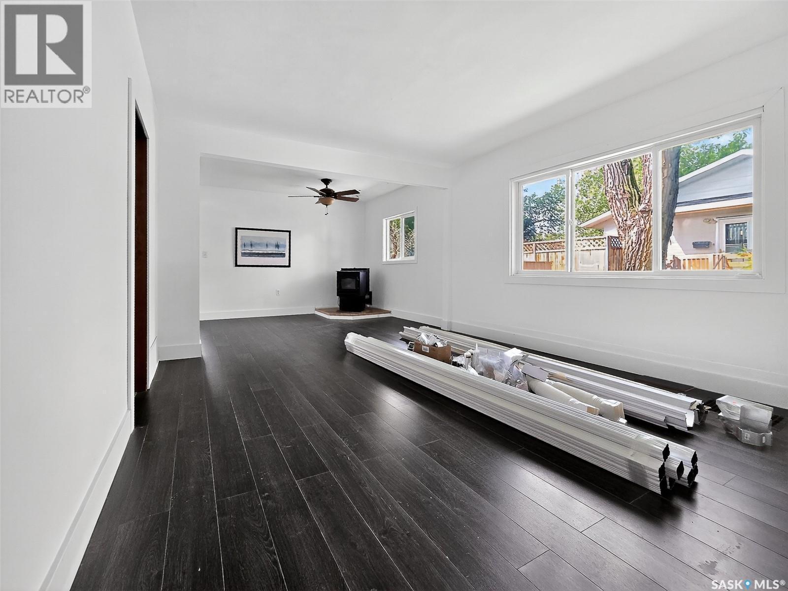 510 5Th Street, Chaplin, SK - Indoor