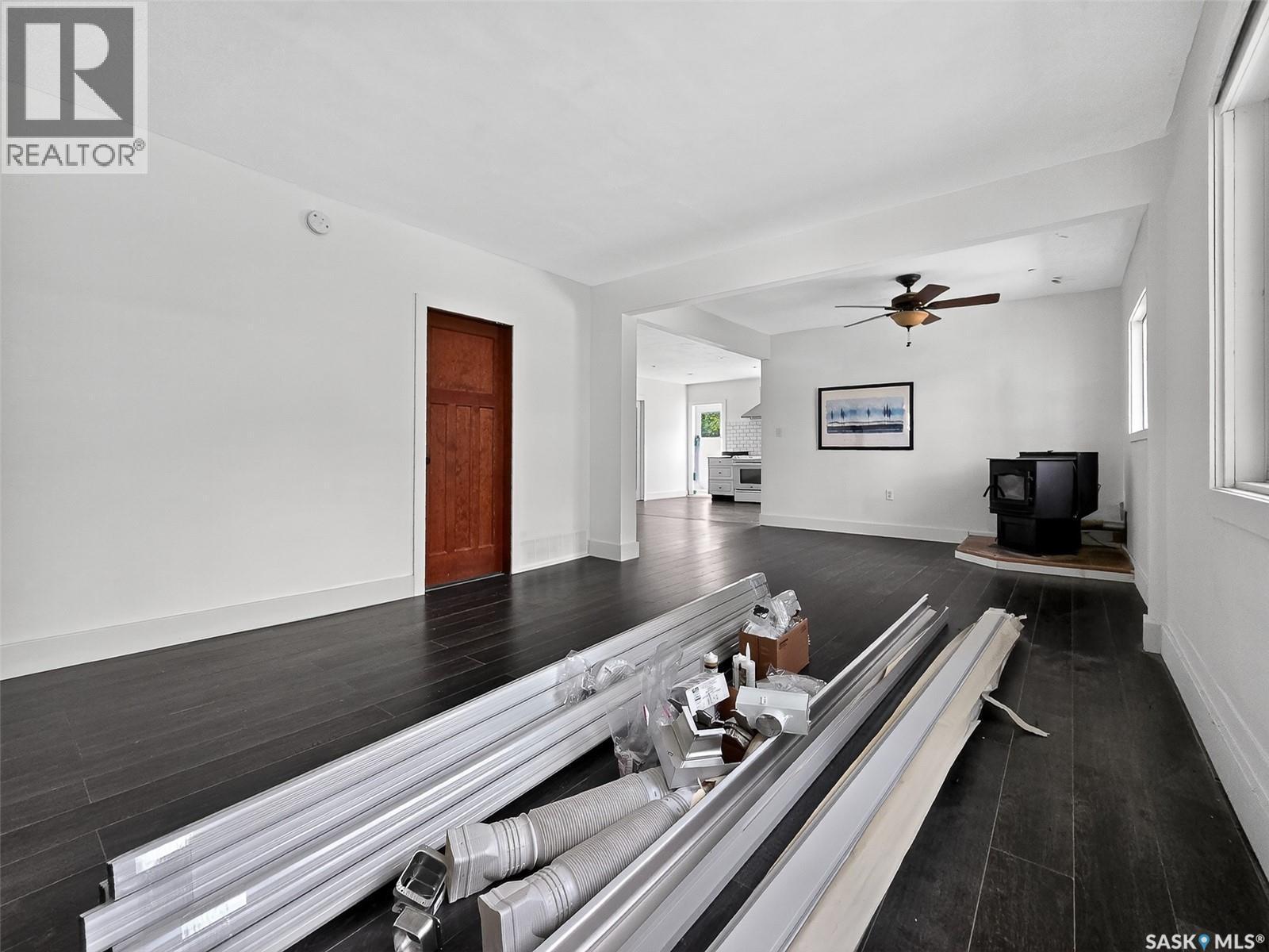 510 5Th Street, Chaplin, SK - Indoor