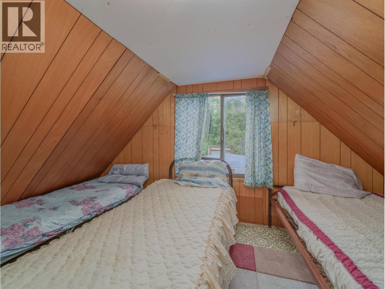 920 S Green Lake Road, 100 Mile House, BC - Indoor Photo Showing Bedroom