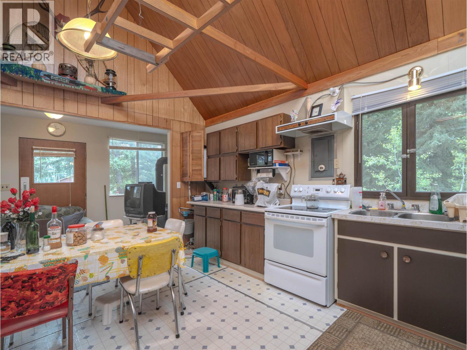 920 S Green Lake Road, 100 Mile House, BC - Indoor Photo Showing Kitchen With Double Sink