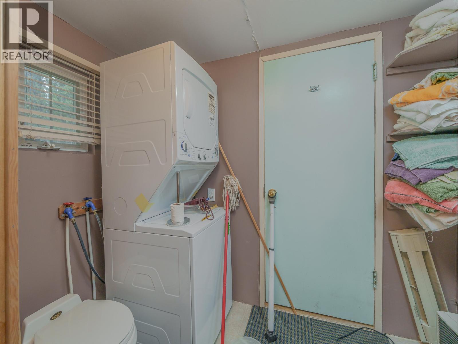 920 S Green Lake Road, 100 Mile House, BC - Indoor Photo Showing Laundry Room