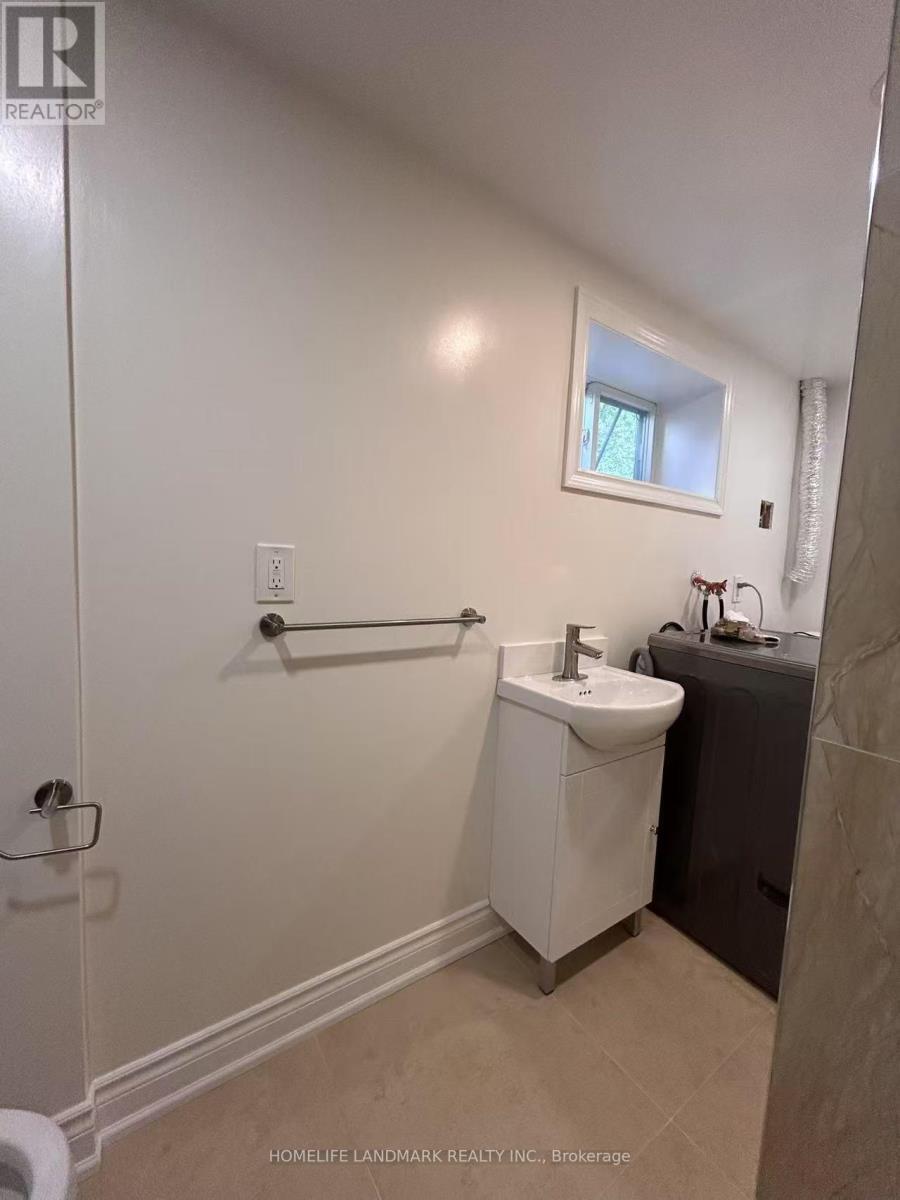 Basement - 490 Pineland Avenue, Oakville, ON - Indoor Photo Showing Bathroom