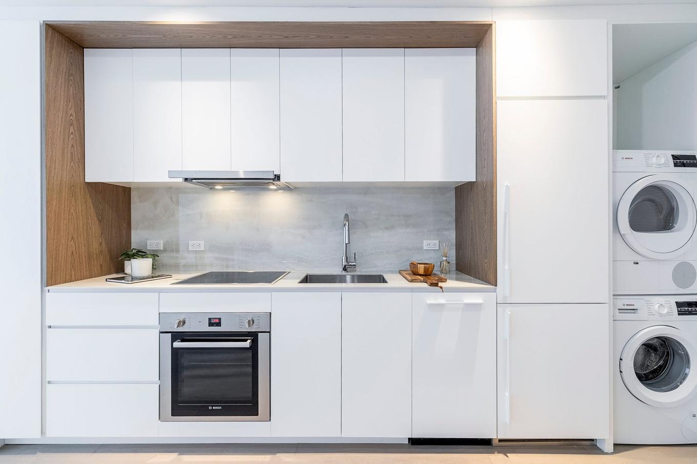 Cuisine - 1011-1020 Rue De La Montagne, Montréal (Ville-Marie), QC - Indoor Photo Showing Laundry Room