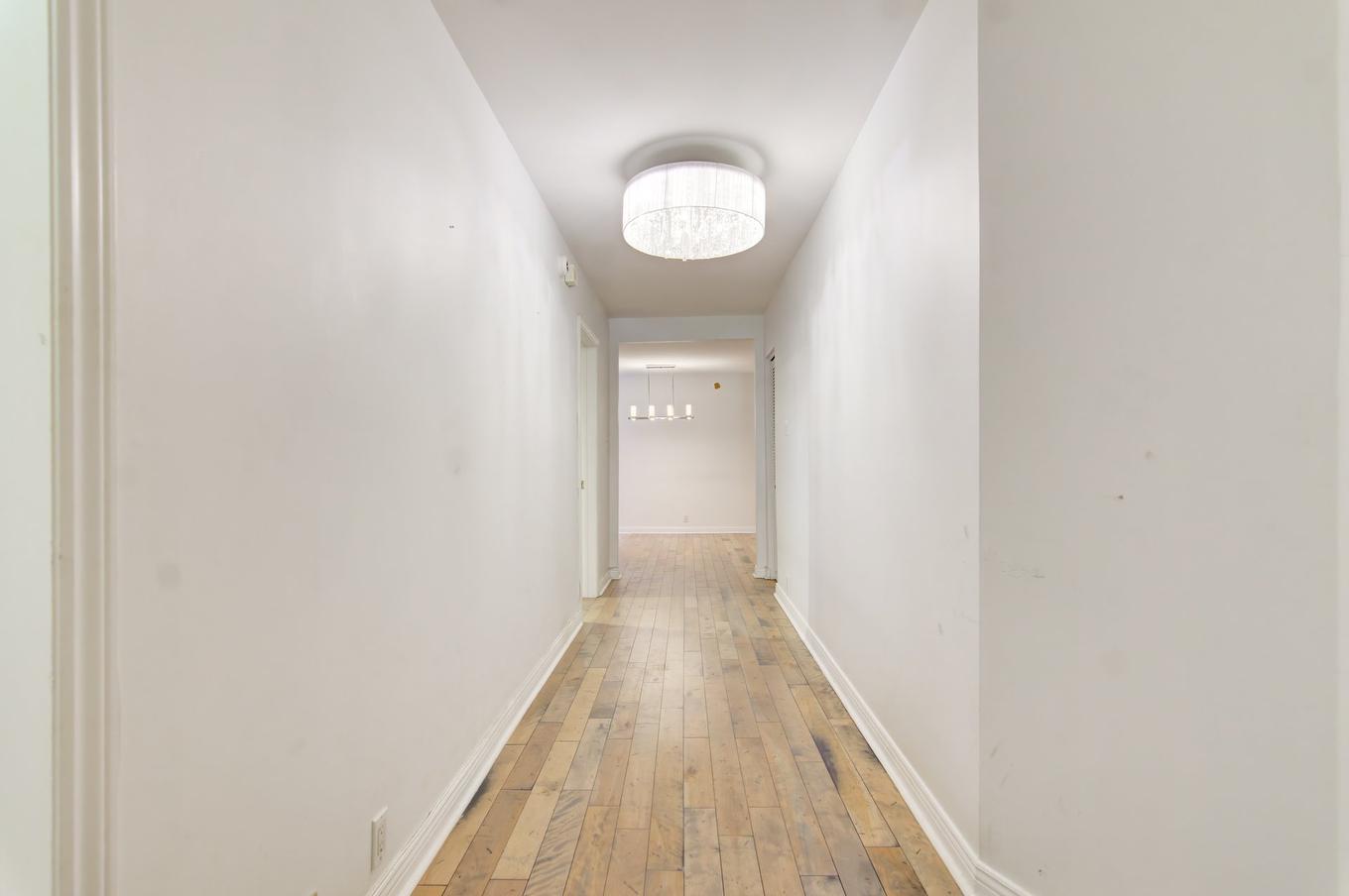 Hall d'entrée/Vestibule - 11-3151 Boul. Édouard-Montpetit, Montréal (Côte-Des-Neiges/Notre-Dame-De-Grâce), QC - Indoor Photo Showing Other Room