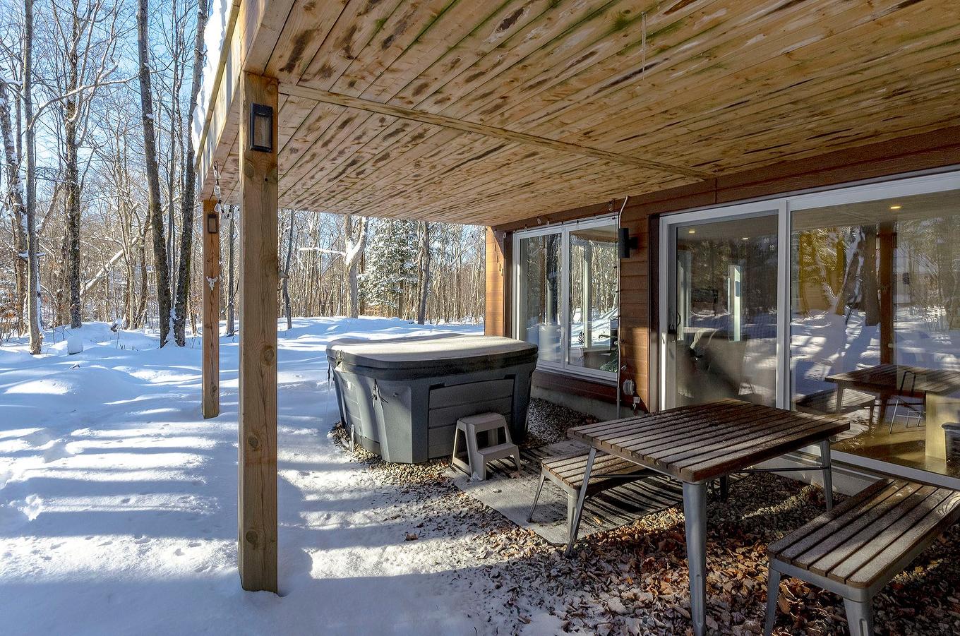 Patio - 265 - 267 Ch. Seigneurial, Sutton, QC - Outdoor With Deck Patio Veranda