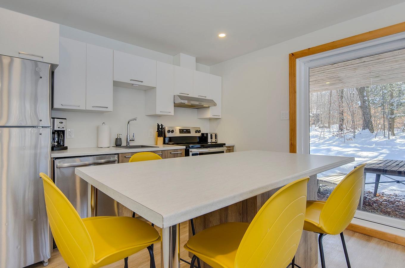 Kitchen - 265 - 267 Ch. Seigneurial, Sutton, QC - Indoor Photo Showing Kitchen
