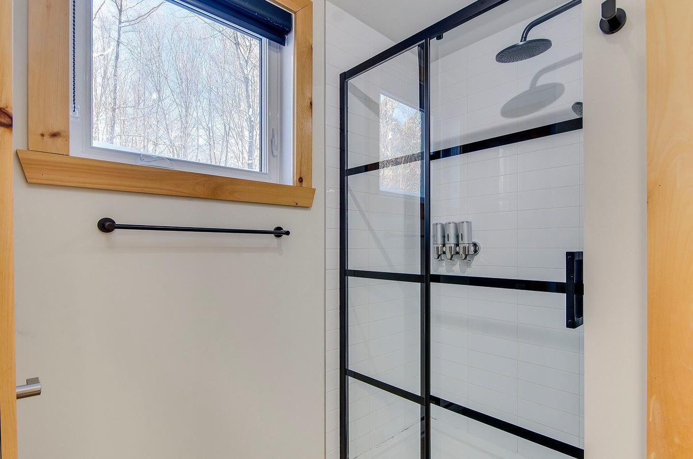 Bathroom - 265 - 267 Ch. Seigneurial, Sutton, QC - Indoor Photo Showing Other Room
