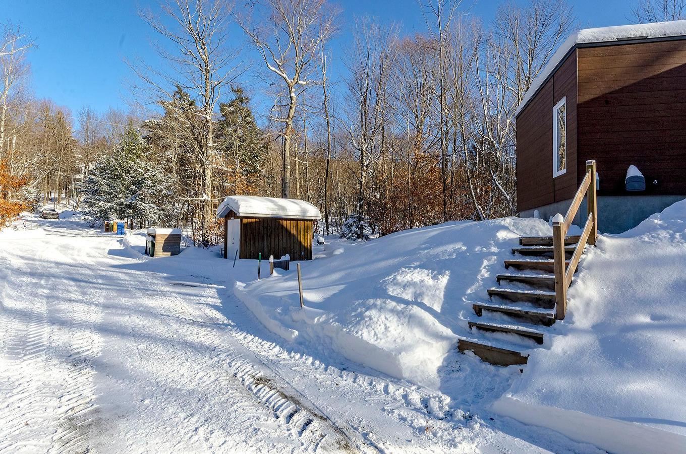 Parking - 265 - 267 Ch. Seigneurial, Sutton, QC - Outdoor