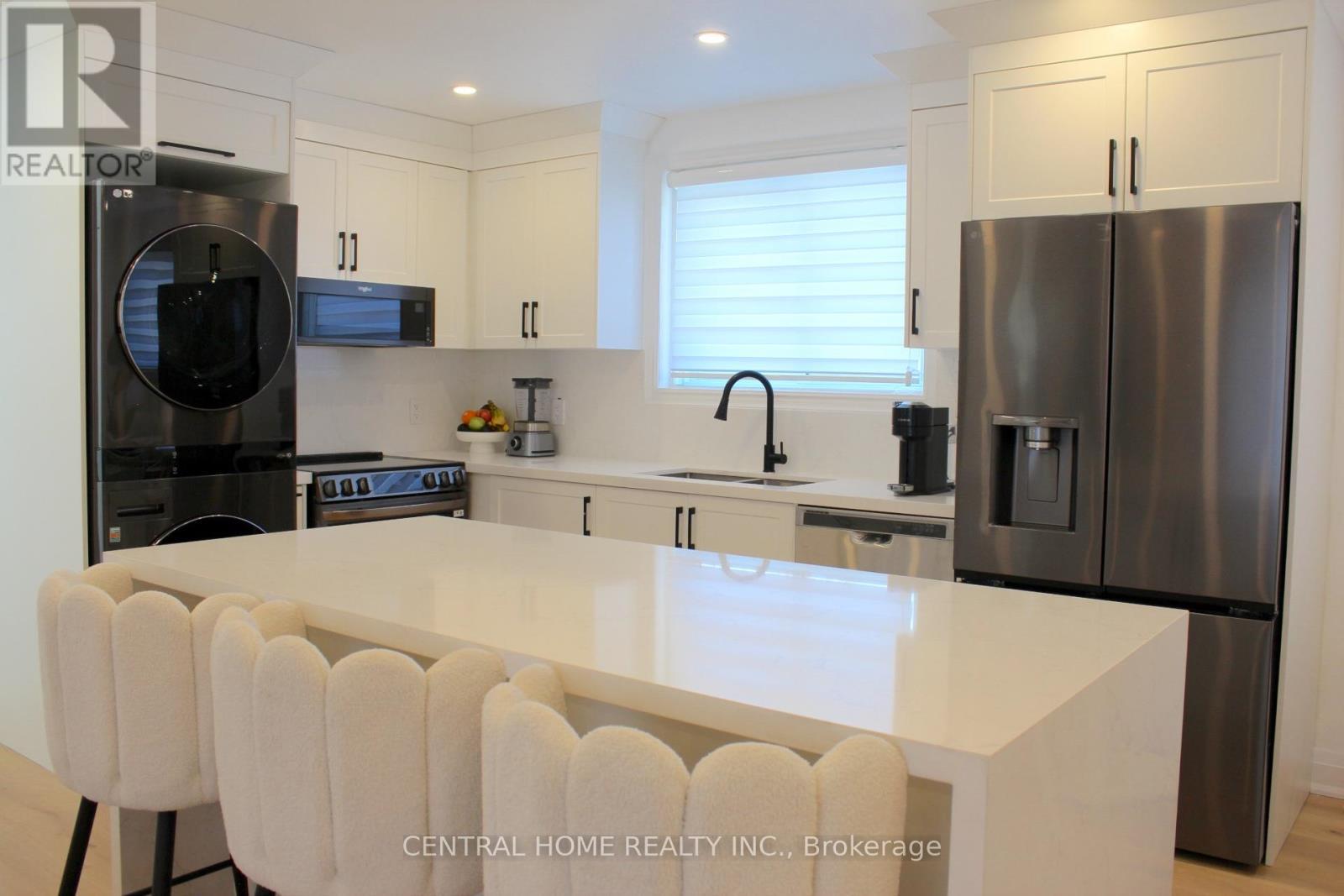 755 Botany Hill Crescent, Newmarket, ON - Indoor Photo Showing Kitchen