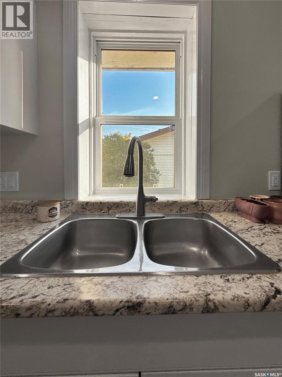 215 Carlton Street, Rocanville, SK - Indoor Photo Showing Kitchen With Double Sink