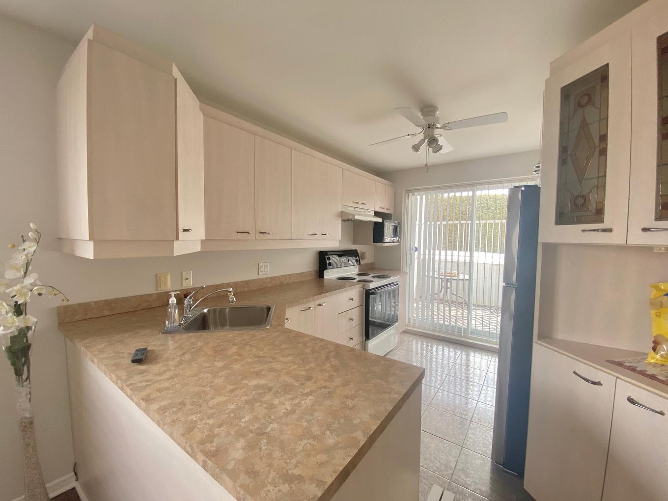 Kitchen - 2131 Av. Albert-Murphy, Laval (Chomedey), QC - Indoor Photo Showing Kitchen