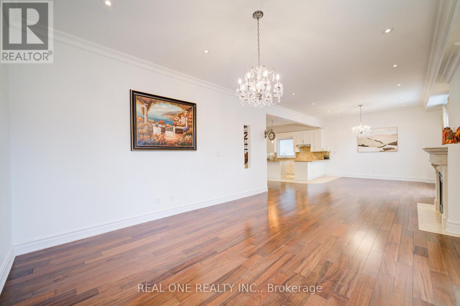 210 Maplehurst Avenue, Toronto, ON - Indoor