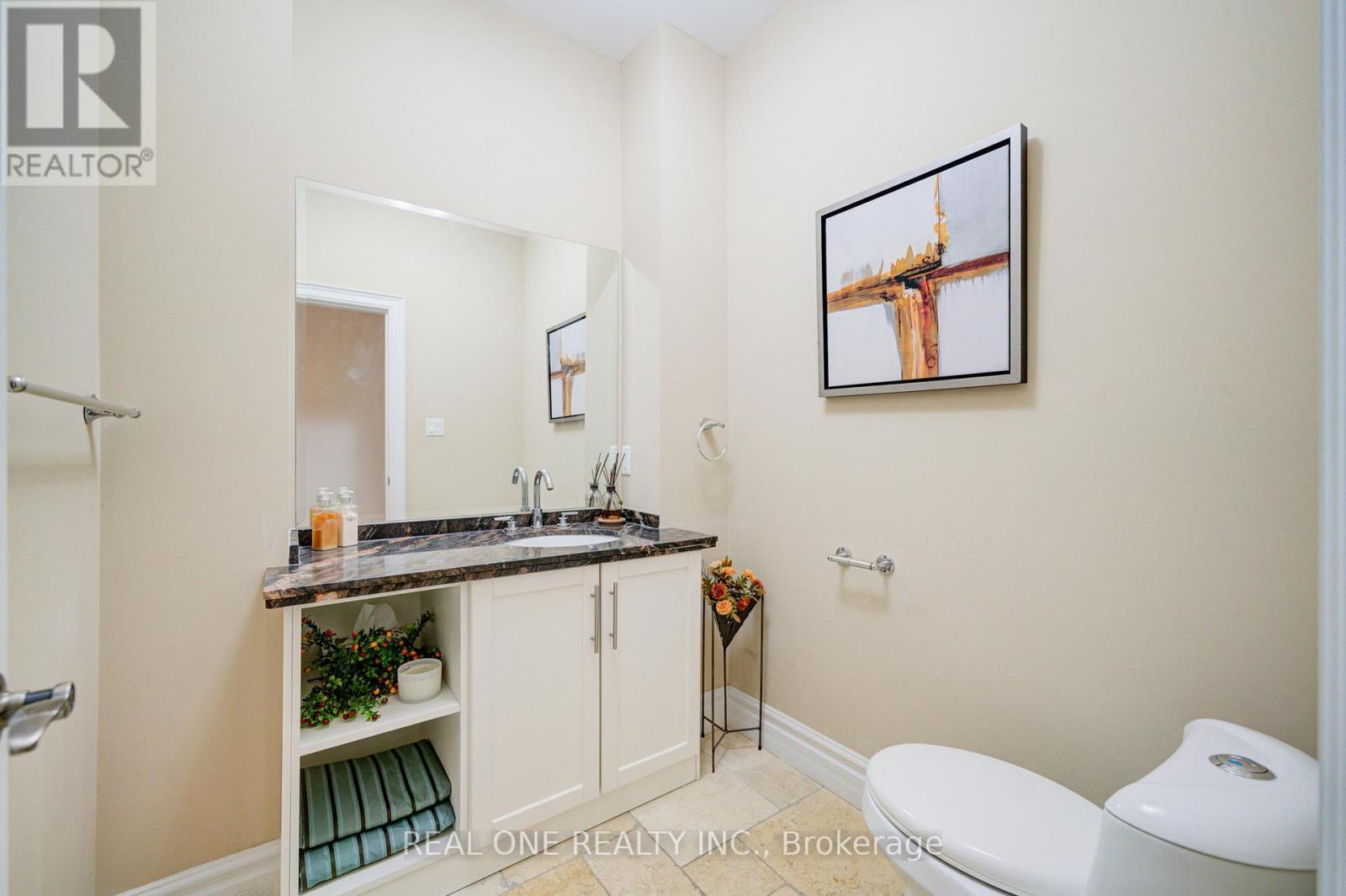 210 Maplehurst Avenue, Toronto, ON - Indoor Photo Showing Bathroom