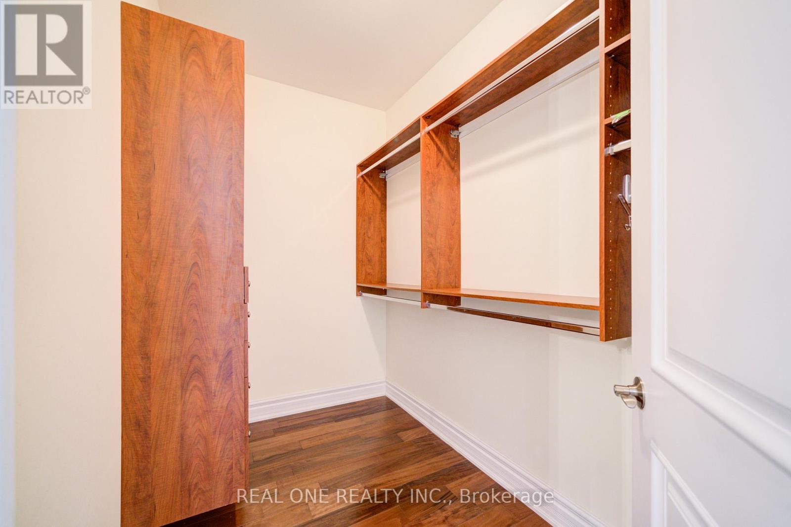 210 Maplehurst Avenue, Toronto, ON - Indoor Photo Showing Other Room