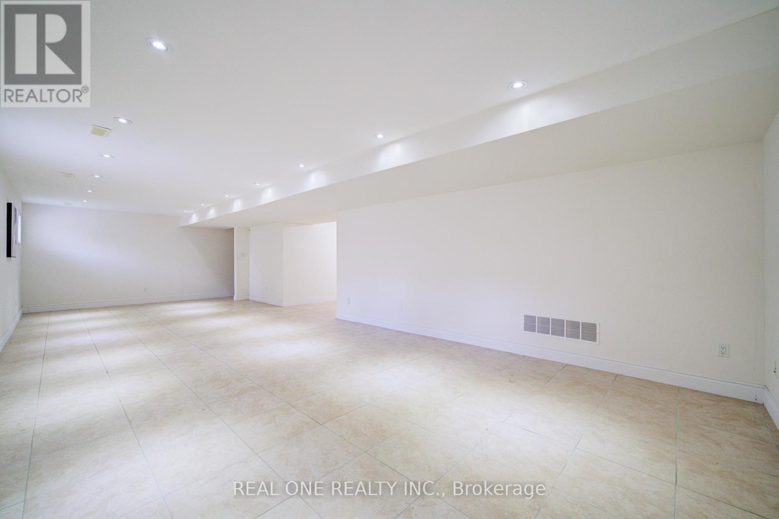 210 Maplehurst Avenue, Toronto, ON - Indoor Photo Showing Other Room