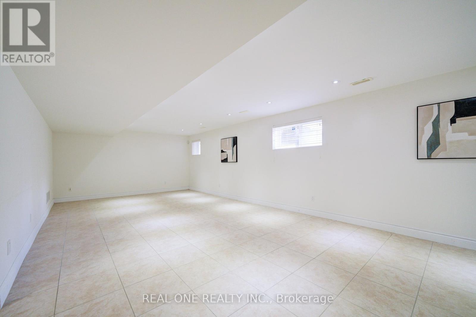 210 Maplehurst Avenue, Toronto, ON - Indoor