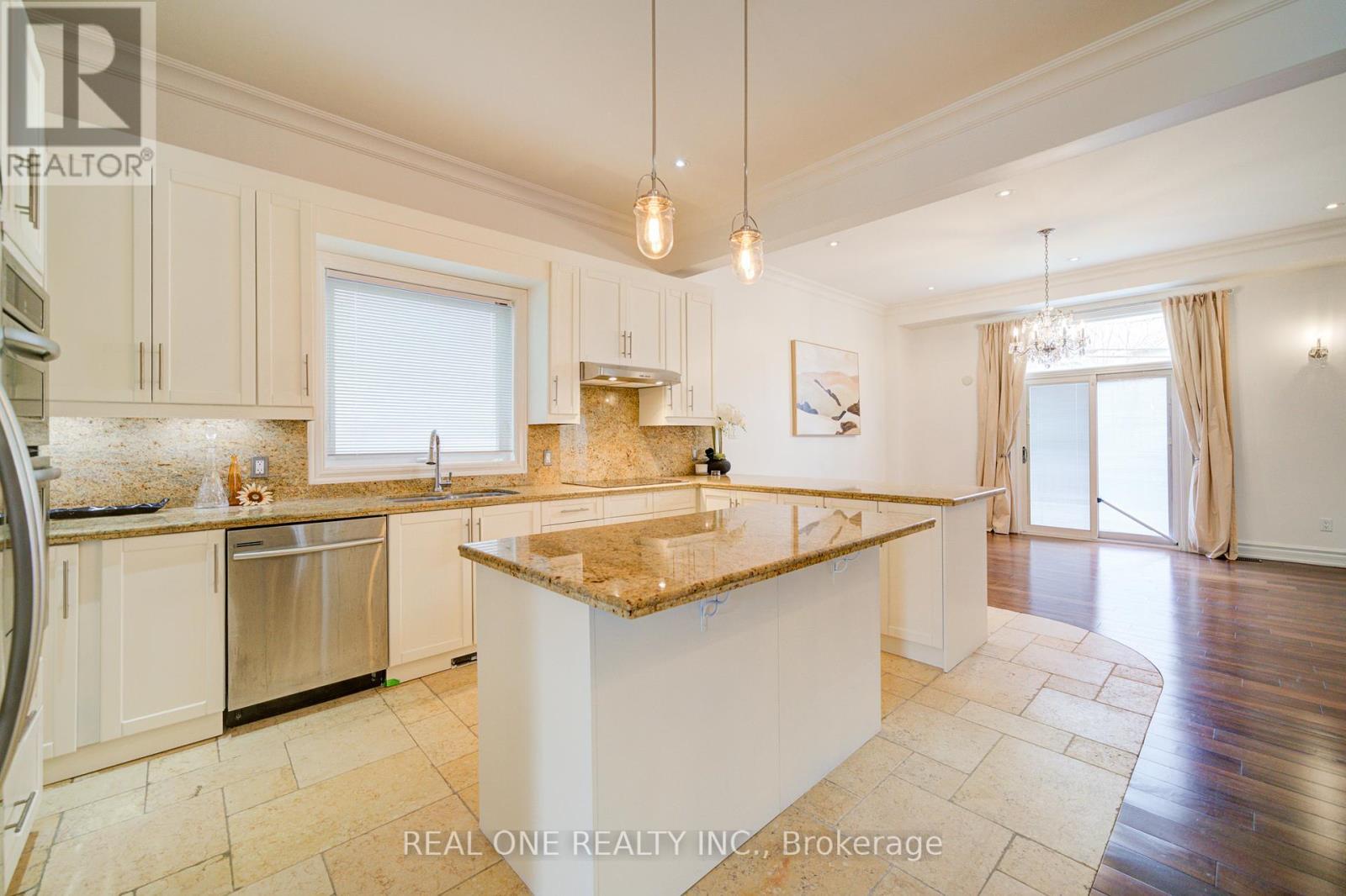 210 Maplehurst Avenue, Toronto, ON - Indoor Photo Showing Kitchen With Upgraded Kitchen