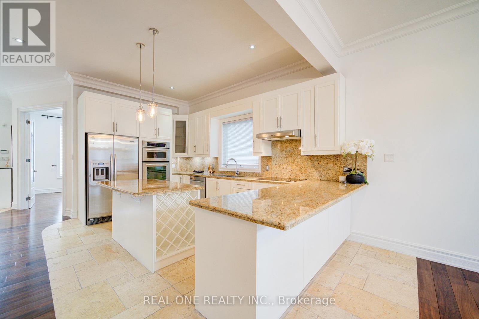 210 Maplehurst Avenue, Toronto, ON - Indoor Photo Showing Kitchen With Upgraded Kitchen