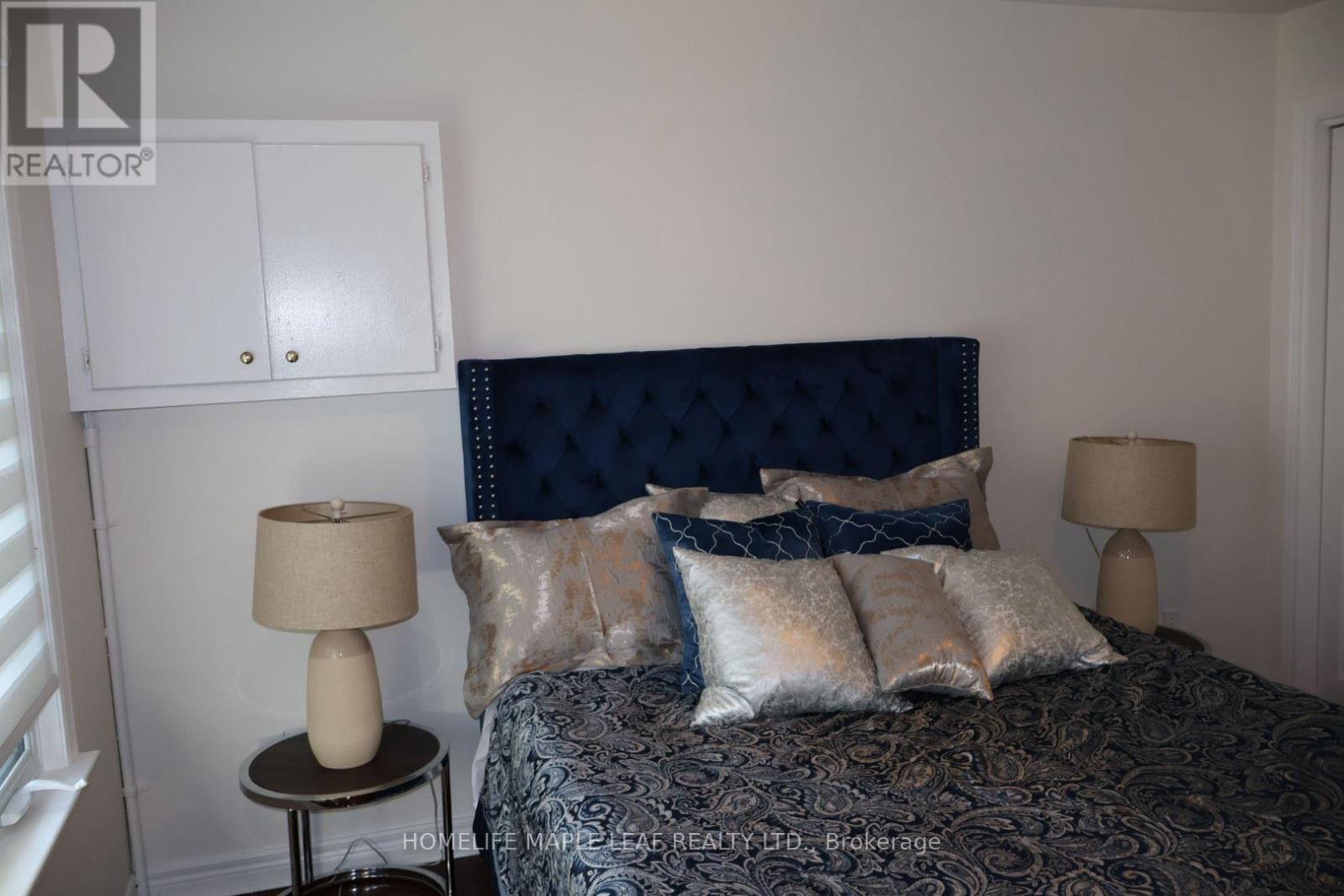 617 Lock Street W, Haldimand, ON - Indoor Photo Showing Bedroom