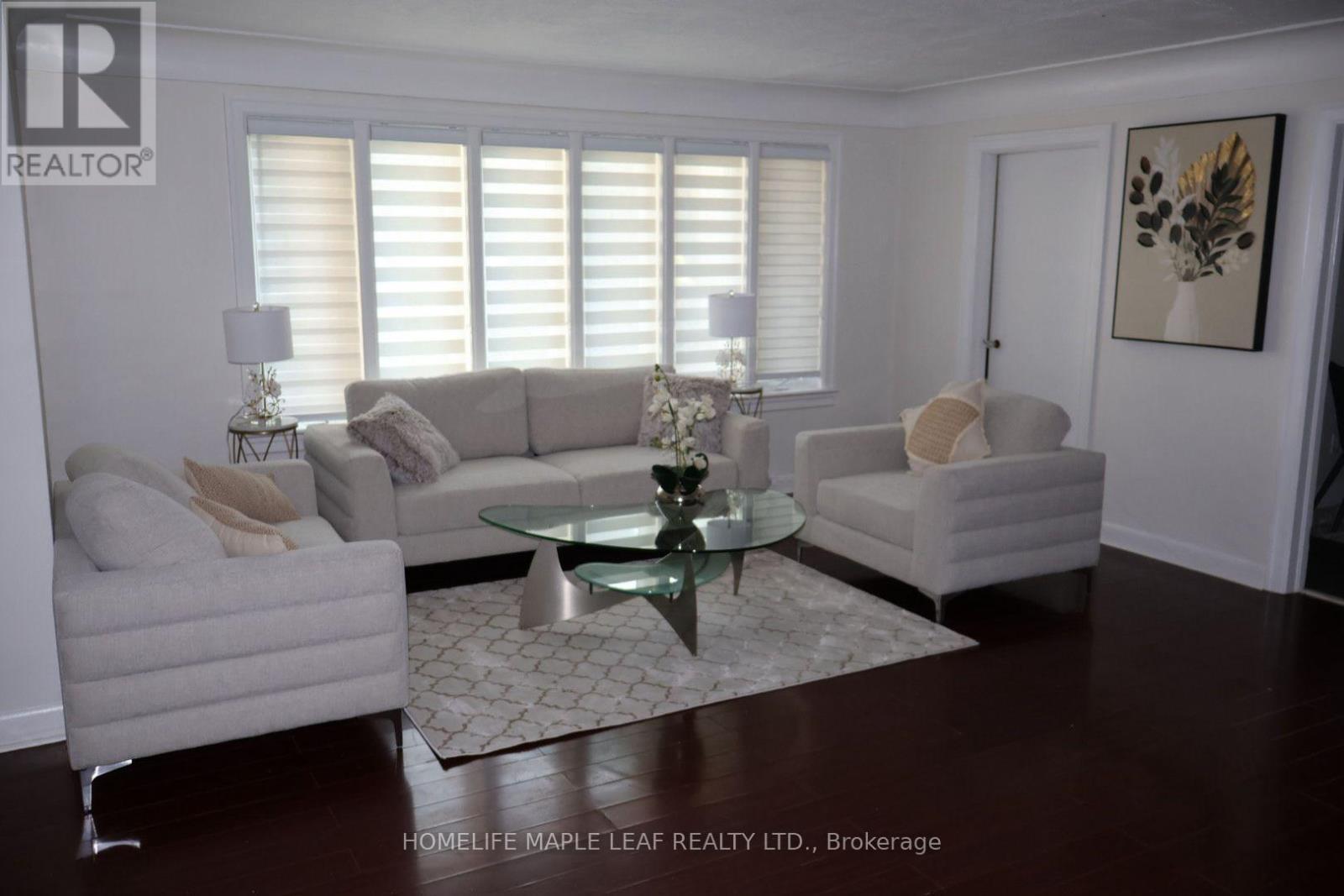617 Lock Street W, Haldimand, ON - Indoor Photo Showing Living Room