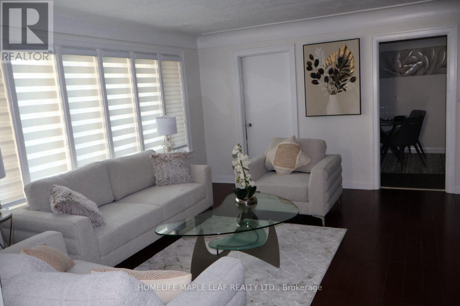 617 Lock Street W, Haldimand, ON - Indoor Photo Showing Living Room