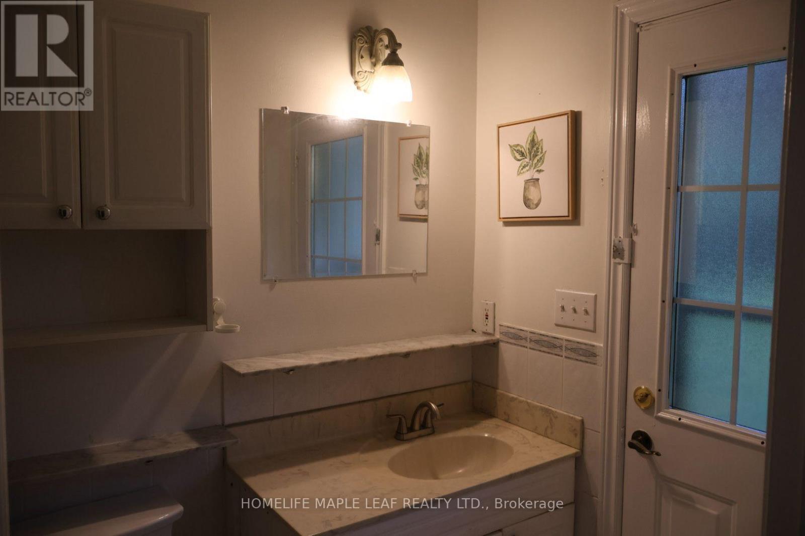 617 Lock Street W, Haldimand, ON - Indoor Photo Showing Bathroom