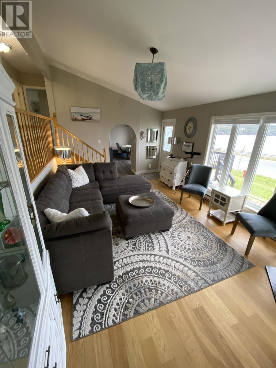 140-142 Main Highway, Whiteway, NL - Indoor Photo Showing Living Room