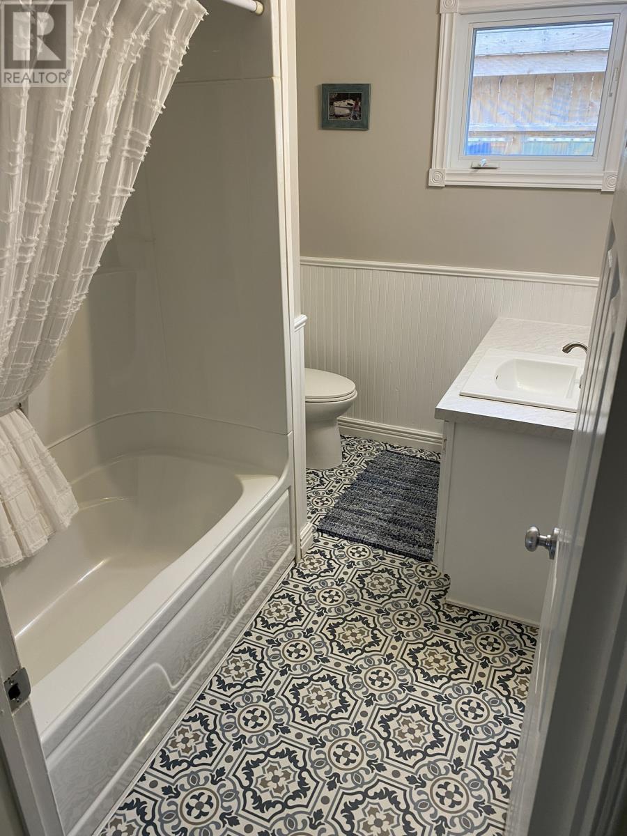 140-142 Main Highway, Whiteway, NL - Indoor Photo Showing Bathroom