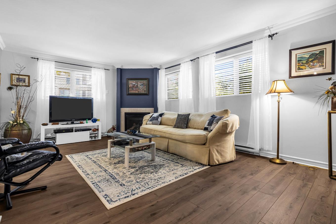 Living room - 102-3885 Av. Colomb, Brossard, QC - Indoor Photo Showing Living Room