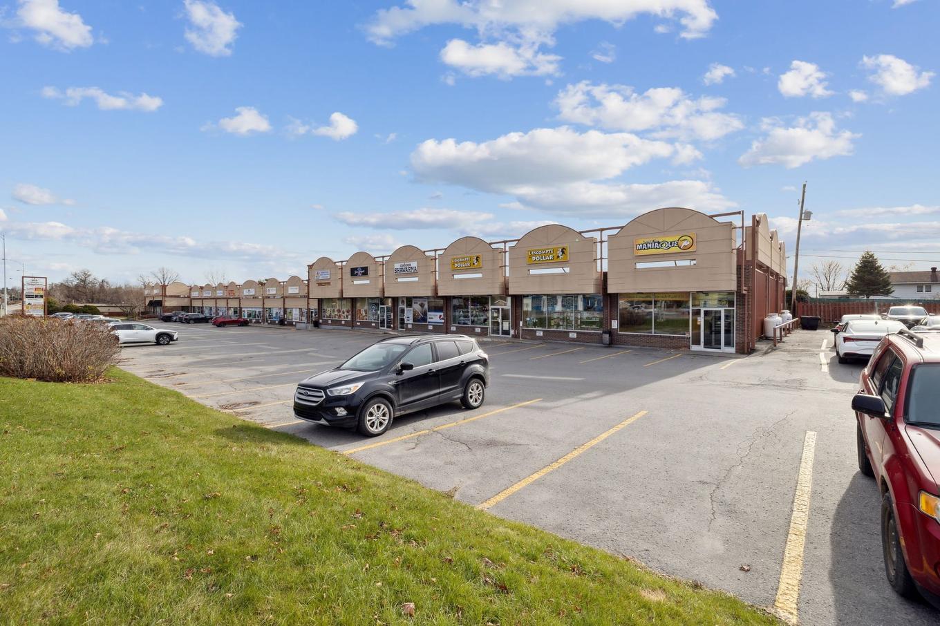 Parking - 3-922 Boul. Maloney E., Gatineau (Gatineau), QC