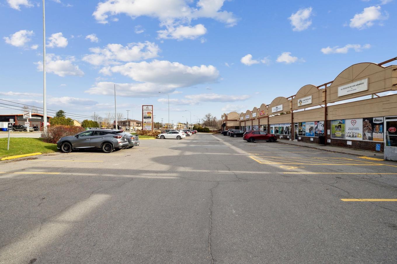 Parking - 3-922 Boul. Maloney E., Gatineau (Gatineau), QC