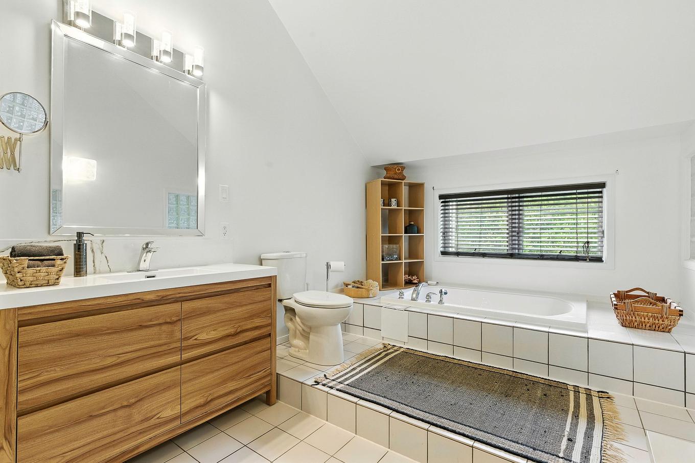 Bathroom - 485Z - 487Z Ch. Du Mont-Loup-Garou, Sainte-Adèle, QC - Indoor Photo Showing Bathroom