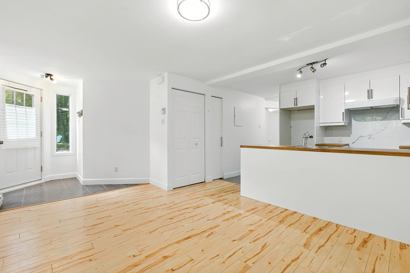 Overall view - 485Z - 487Z Ch. Du Mont-Loup-Garou, Sainte-Adèle, QC - Indoor Photo Showing Kitchen