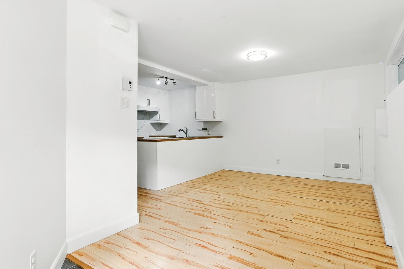 Living room - 485Z - 487Z Ch. Du Mont-Loup-Garou, Sainte-Adèle, QC - Indoor Photo Showing Kitchen