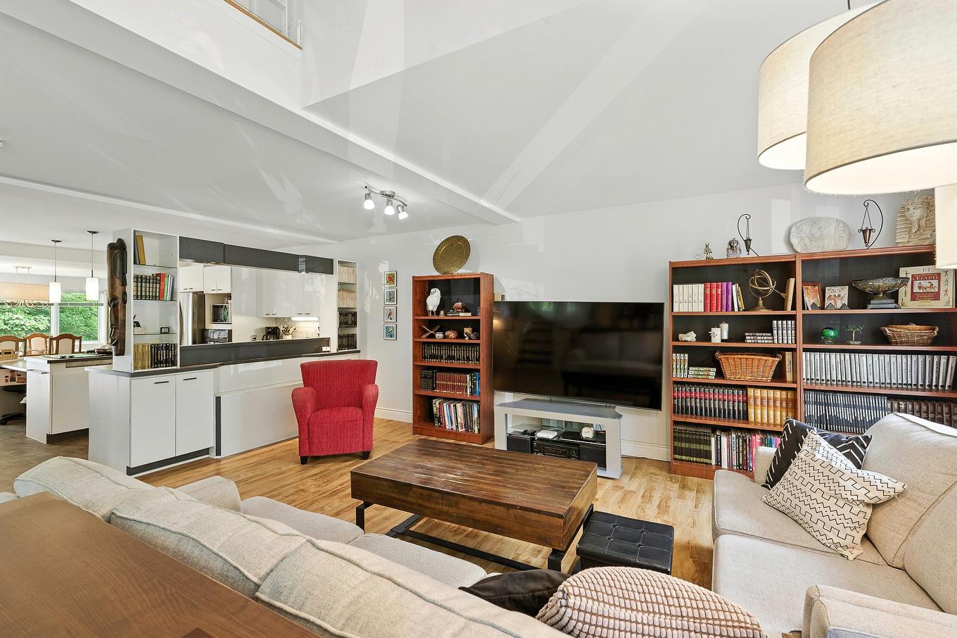 Living room - 485Z - 487Z Ch. Du Mont-Loup-Garou, Sainte-Adèle, QC - Indoor Photo Showing Living Room