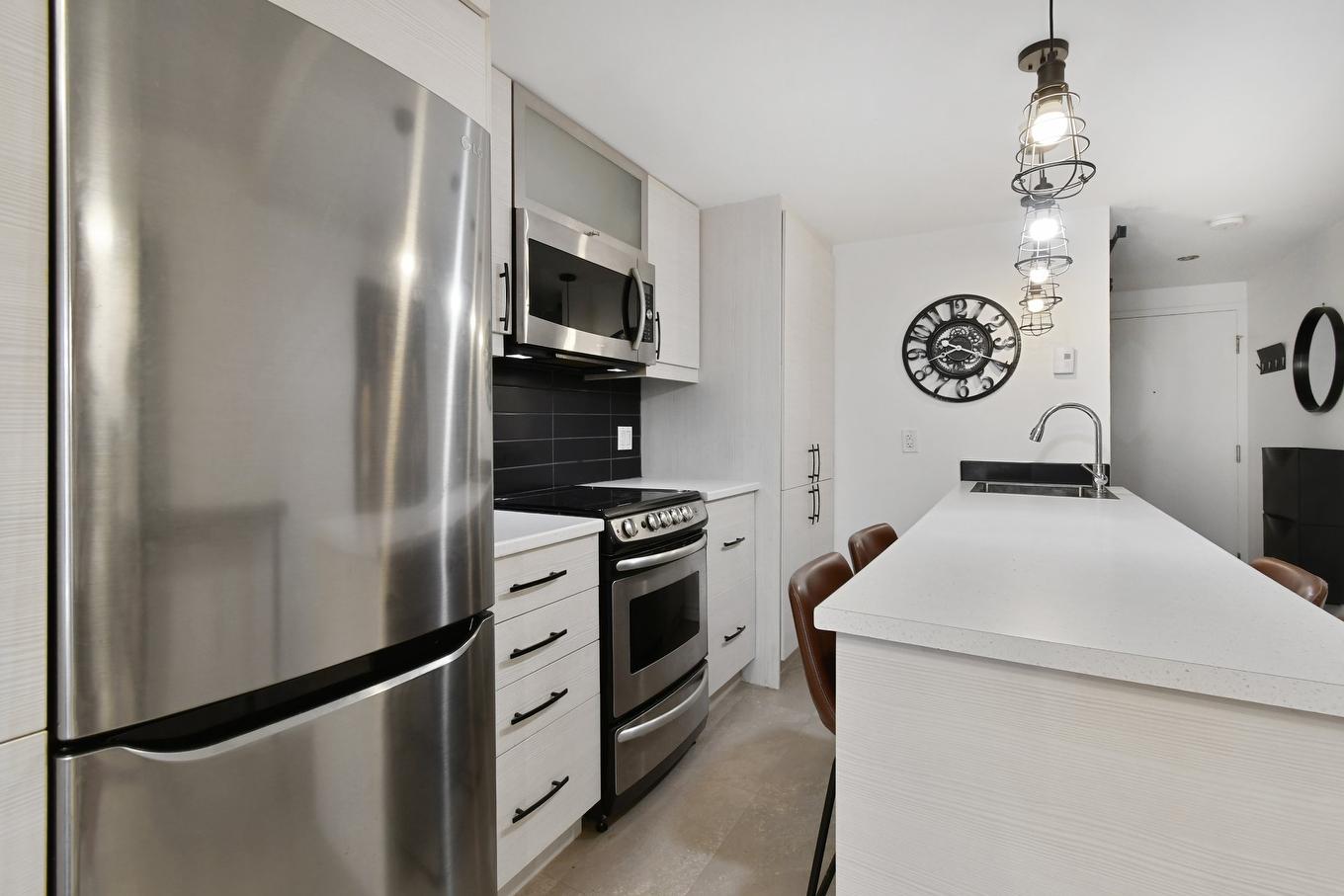 Cuisine - 105-7250 Av. M.-B.-Jodoin, Montréal (Anjou), QC - Indoor Photo Showing Kitchen With Double Sink With Upgraded Kitchen
