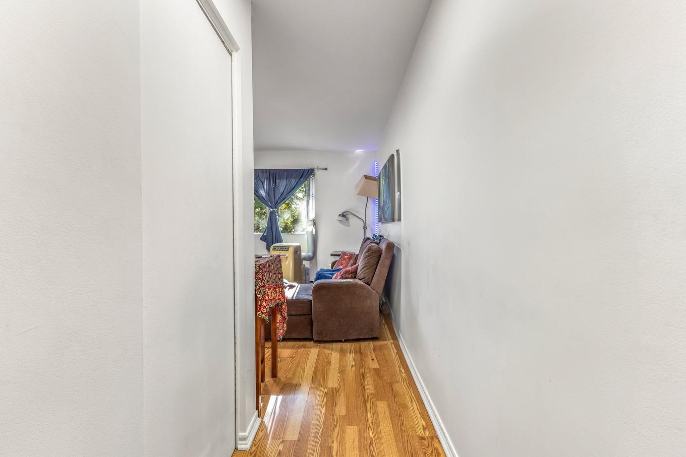 Hall d'entrée/Vestibule - 185 Rue Brodeur, Vaudreuil-Dorion, QC - Indoor Photo Showing Other Room