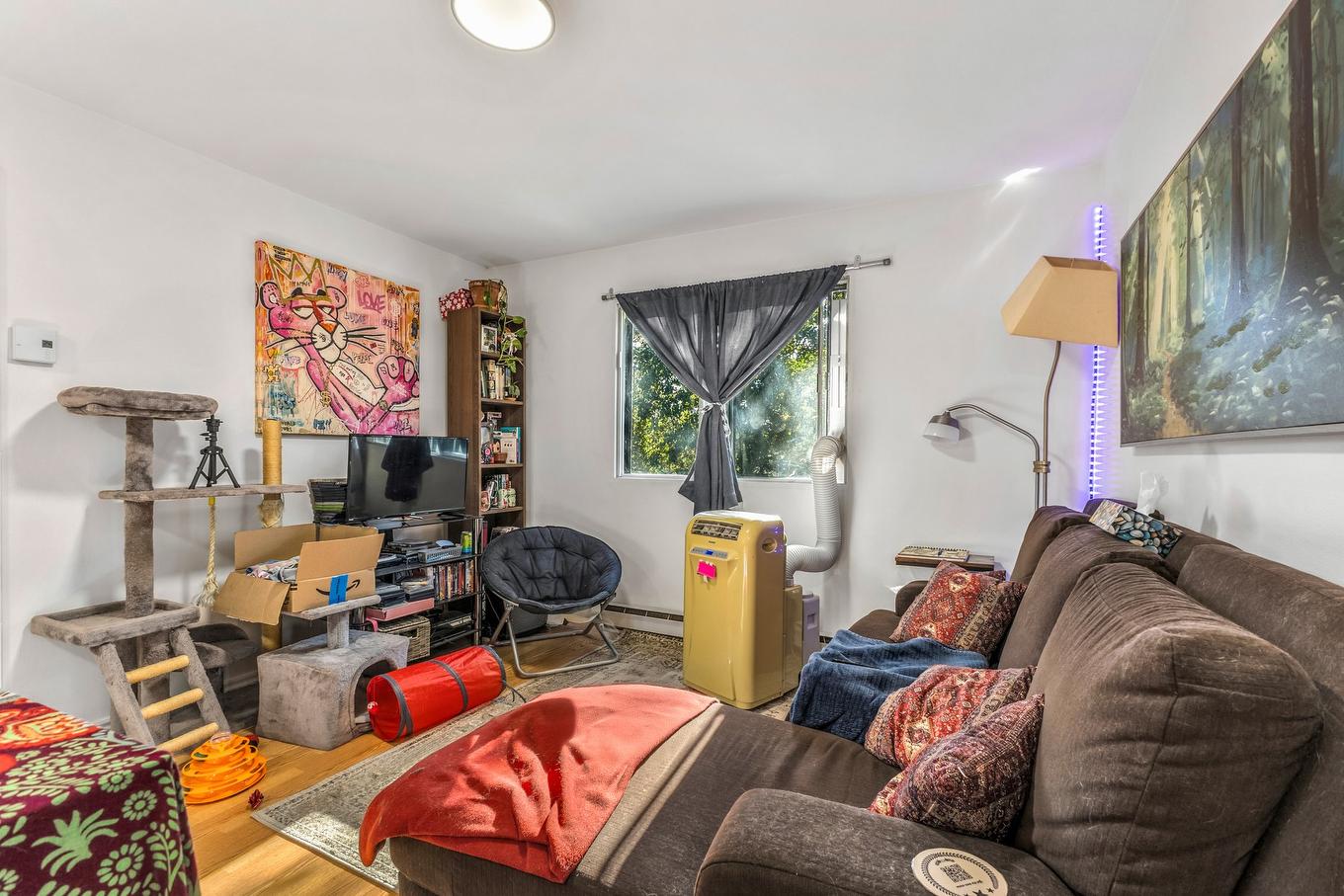 Salon - 185 Rue Brodeur, Vaudreuil-Dorion, QC - Indoor