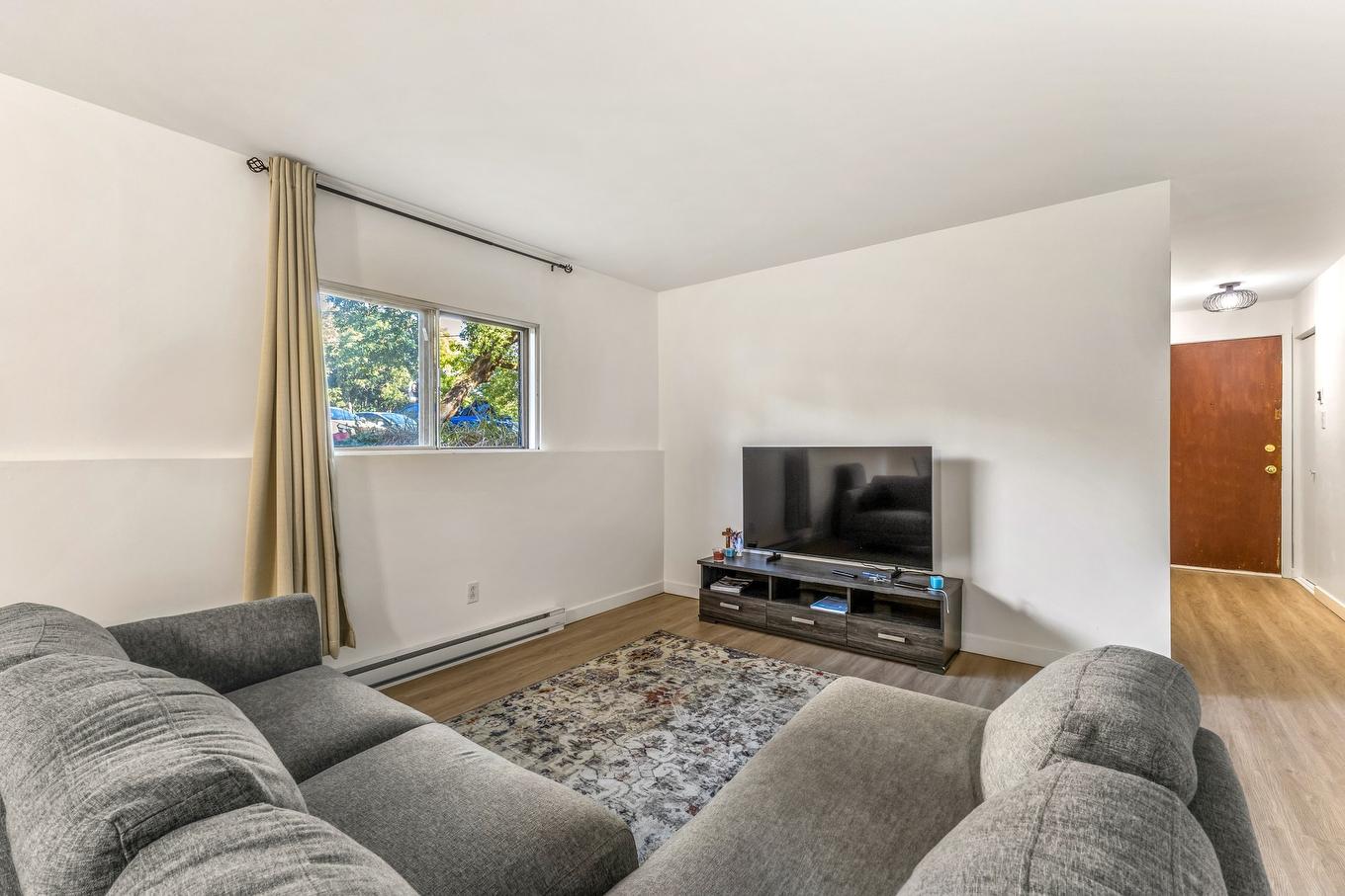 Salon - 185 Rue Brodeur, Vaudreuil-Dorion, QC - Indoor Photo Showing Living Room