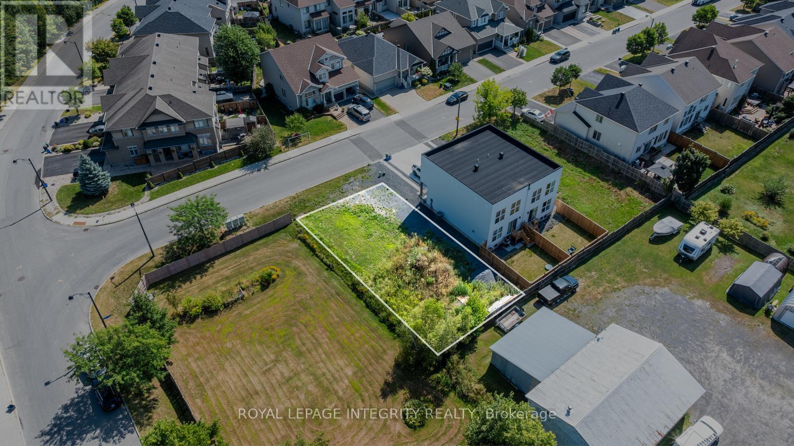 877B Contour Street, Ottawa, ON