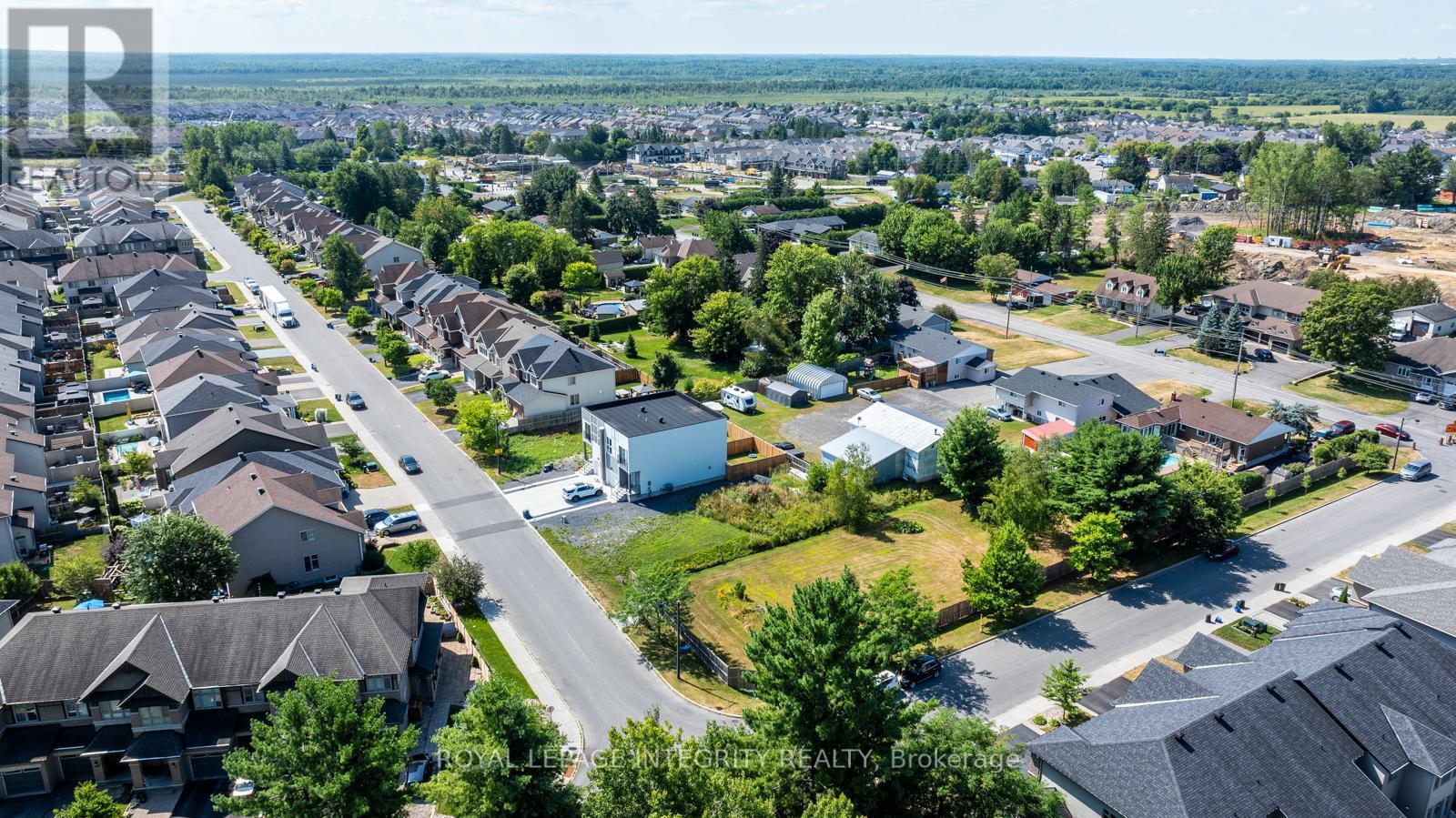 877B Contour Street, Ottawa, ON