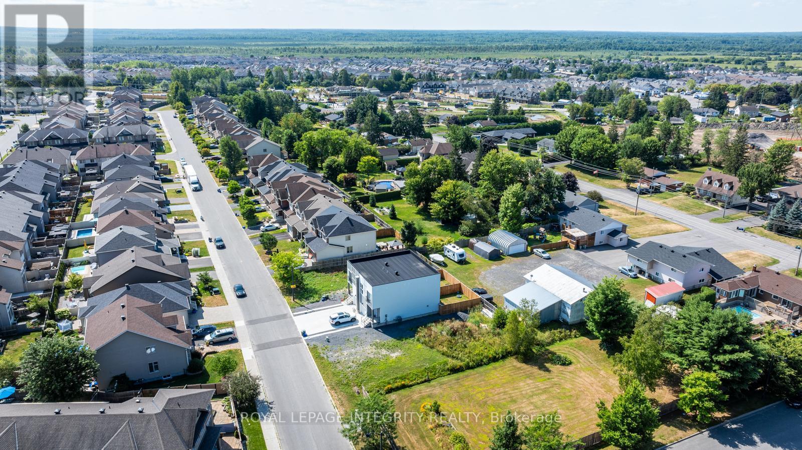 877B Contour Street, Ottawa, ON