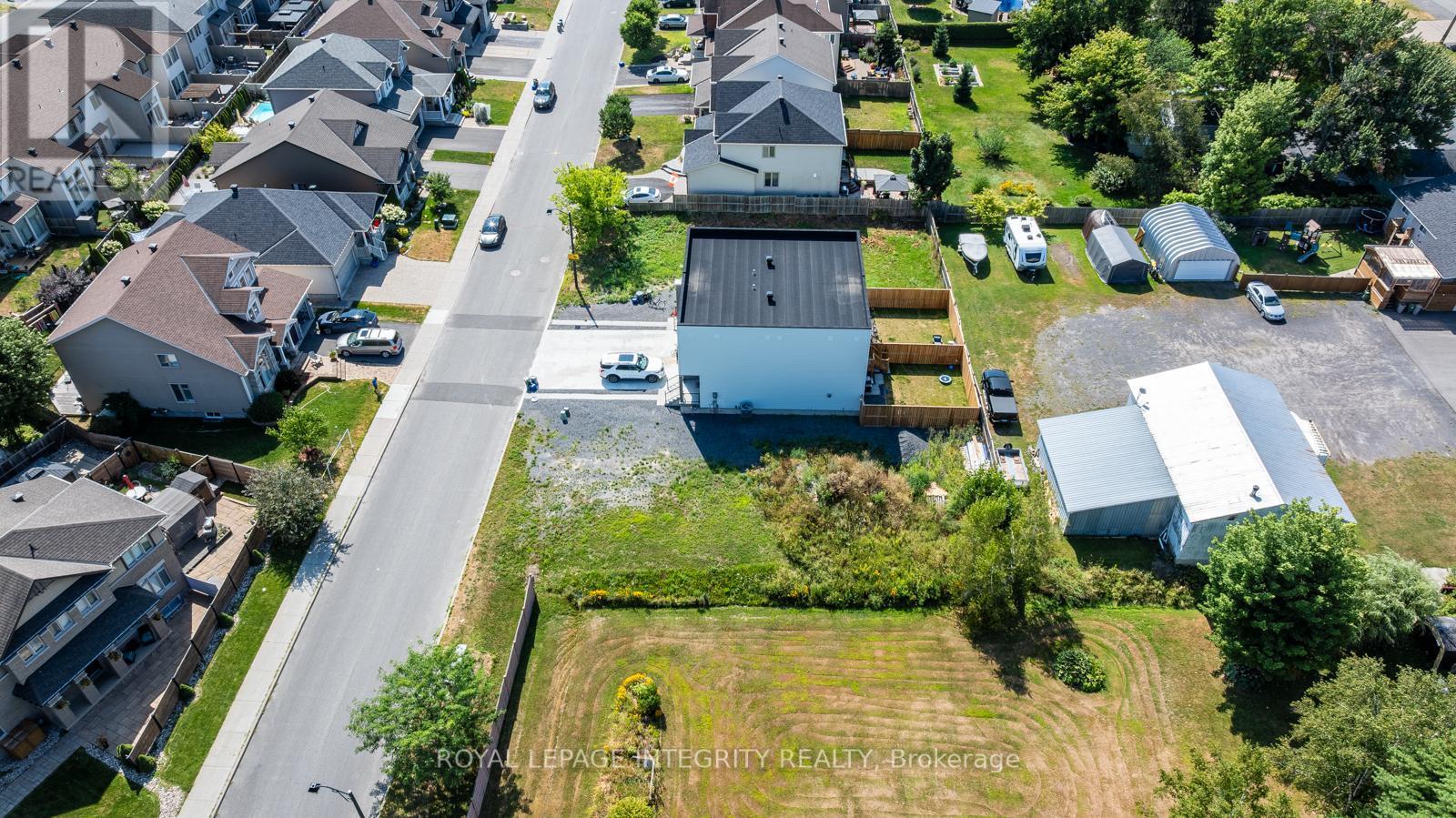 877B Contour Street, Ottawa, ON