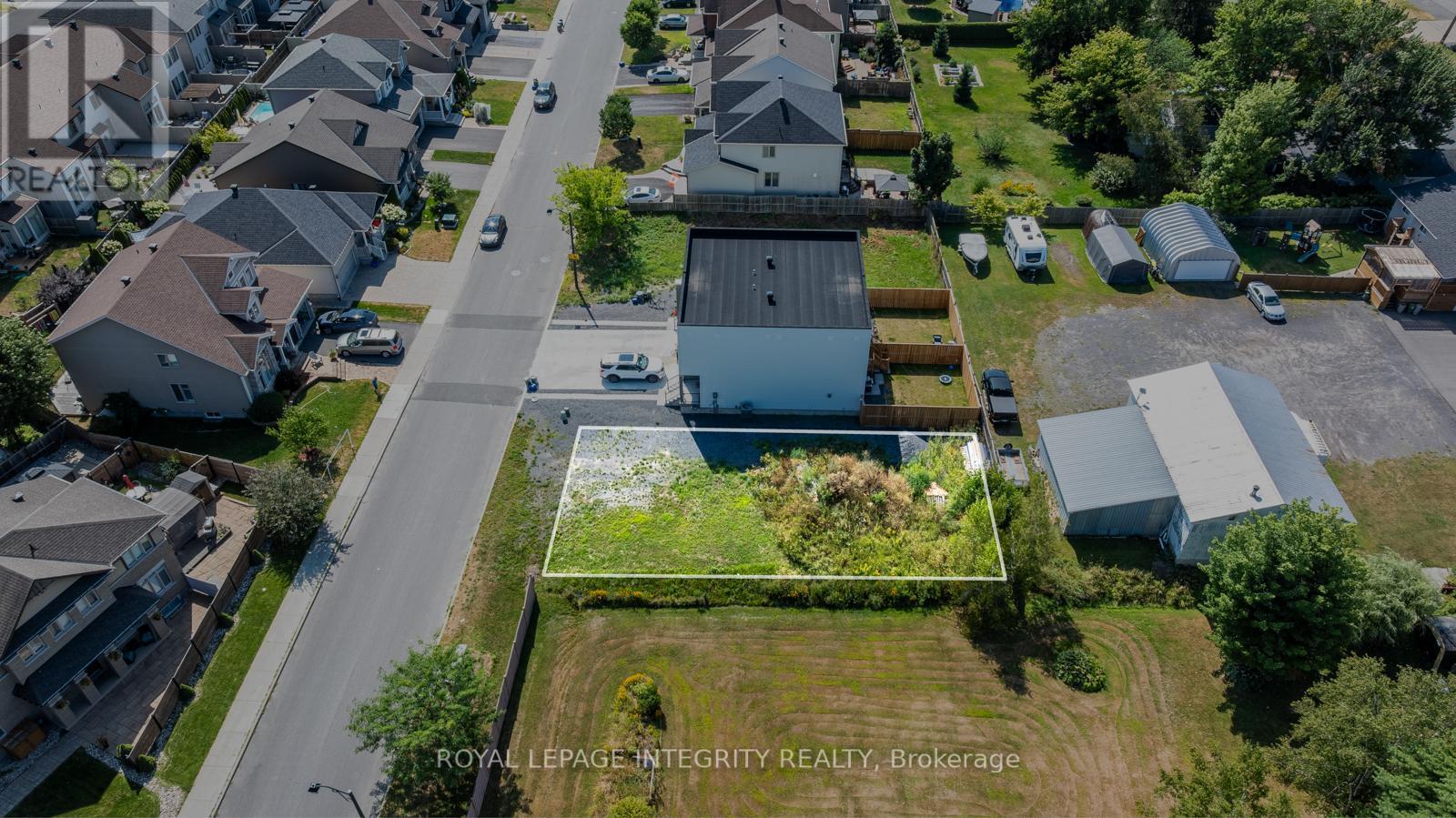 877B Contour Street, Ottawa, ON