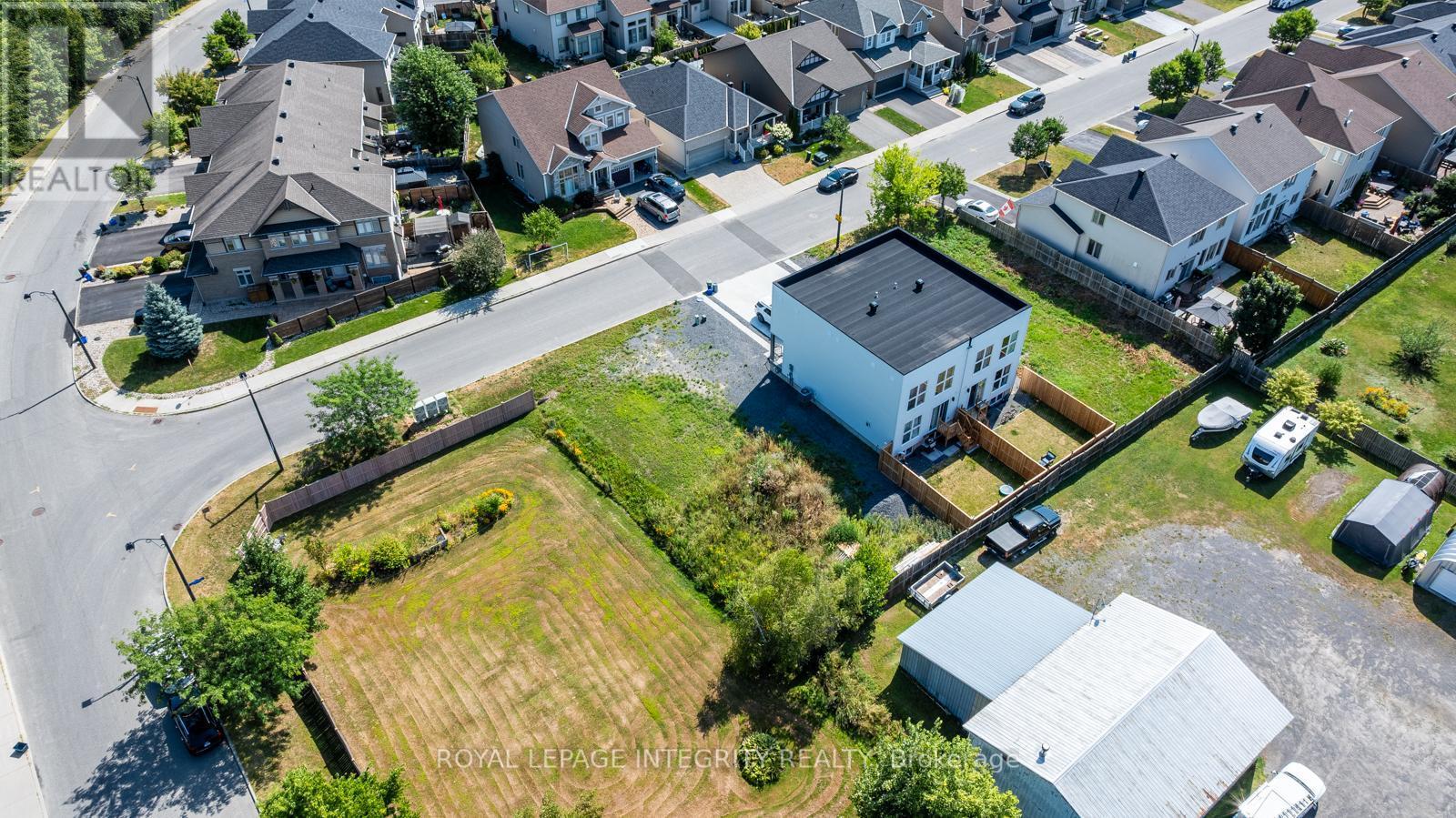 877B Contour Street, Ottawa, ON