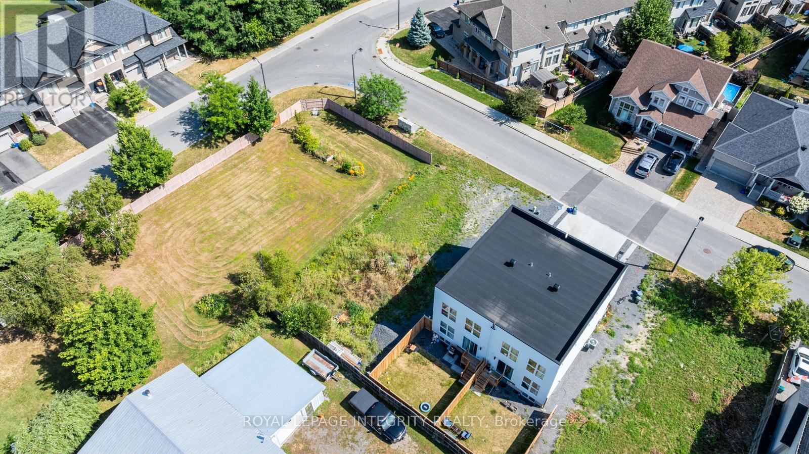 877B Contour Street, Ottawa, ON