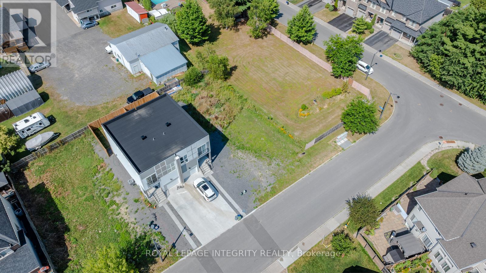 877B Contour Street, Ottawa, ON