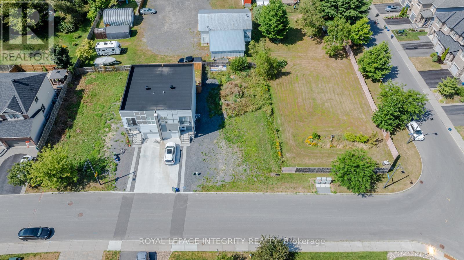 877B Contour Street, Ottawa, ON