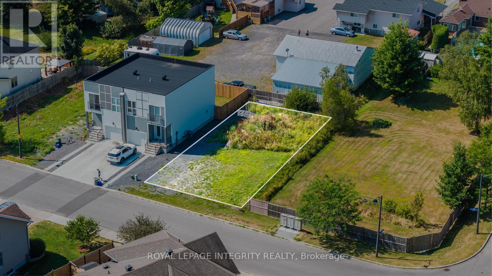 877B Contour Street, Ottawa, ON