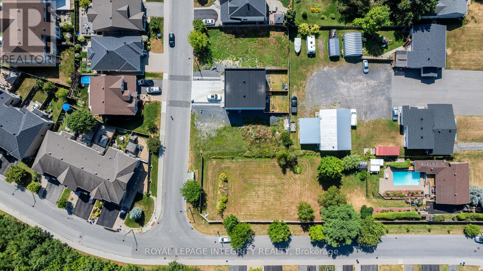 877B Contour Street, Ottawa, ON